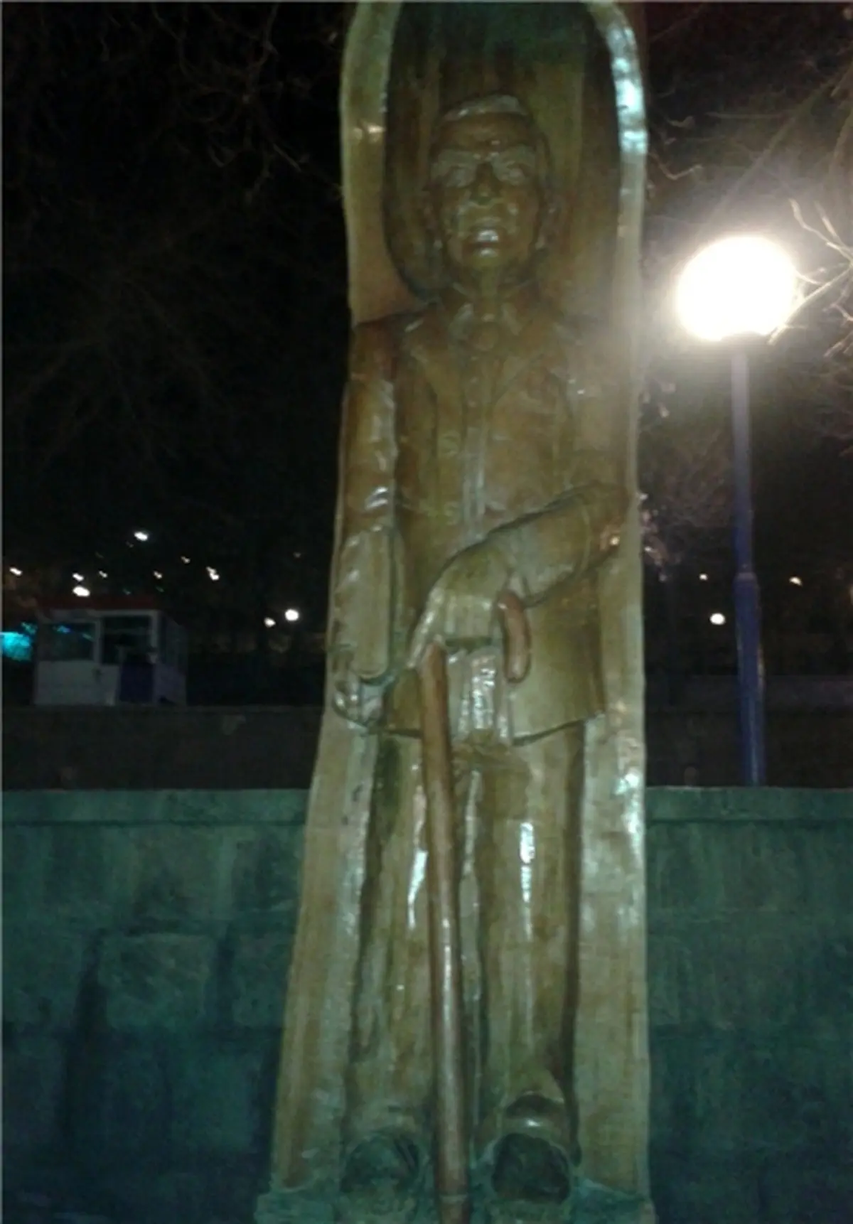 مجسمه‌هایی که شبیه شهریار نیست! + عکس