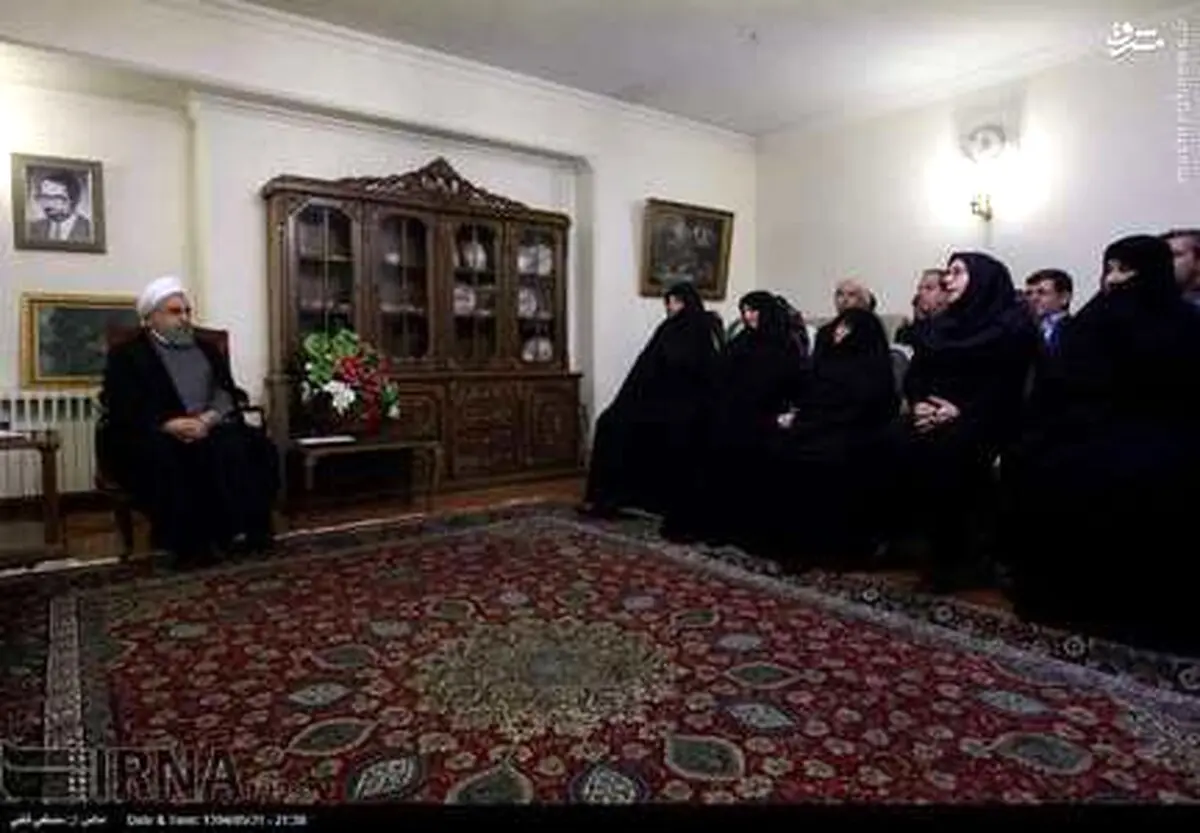 دیدار روحانی با خانواده پزشکان ایثارگر/عکس