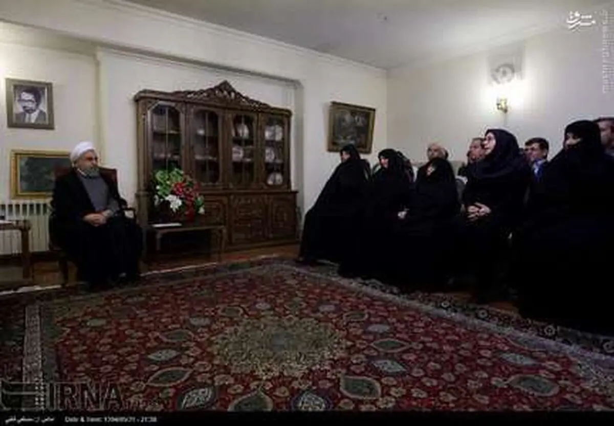 دیدار روحانی با خانواده پزشکان ایثارگر/عکس