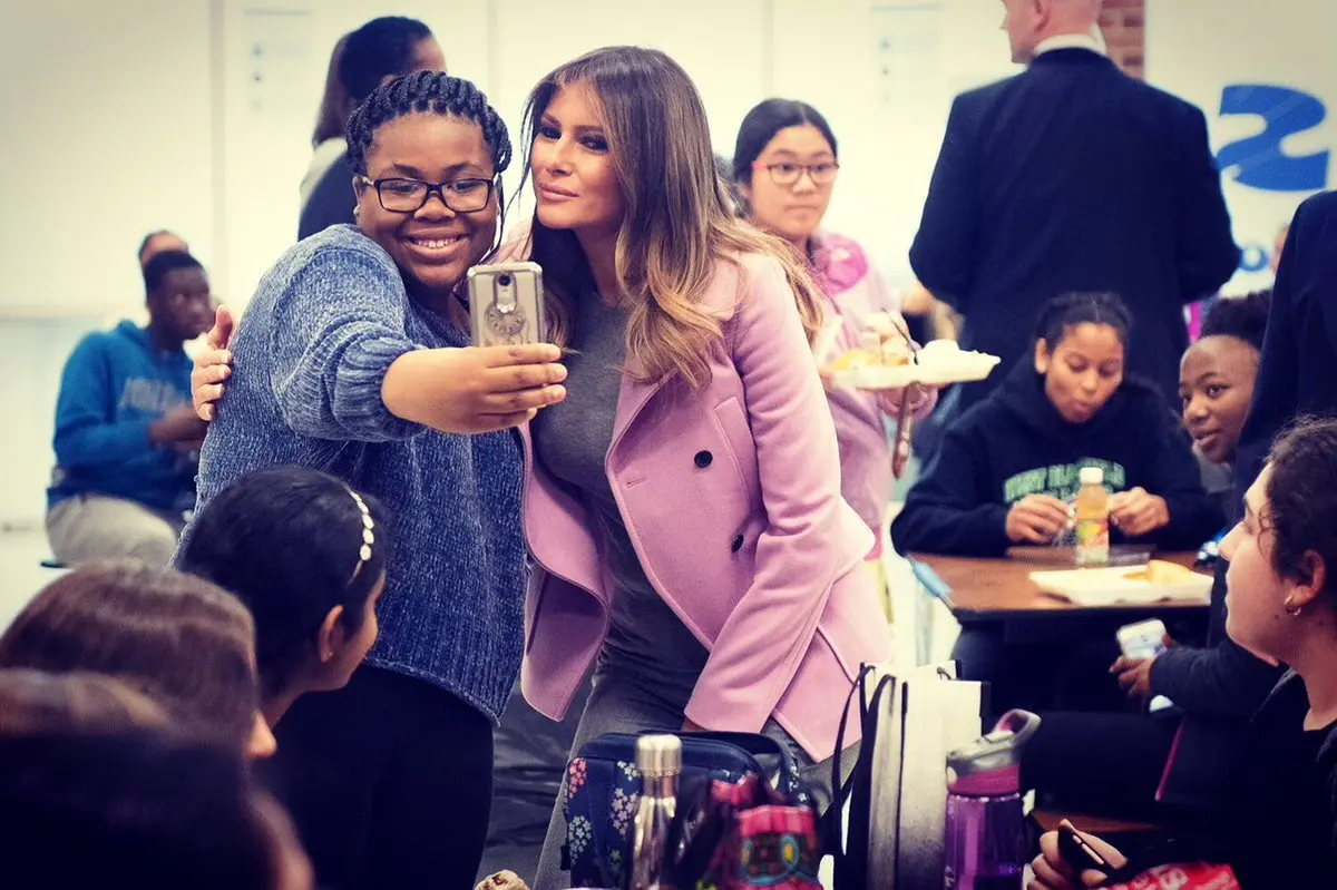 سلفی "ملانیا ترامپ" با مردم آمریکا/تصاویر