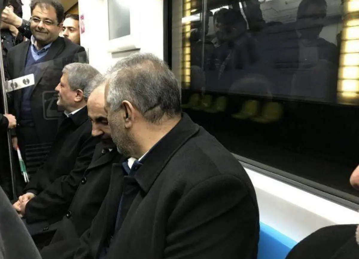 تصویری از حضور نجفی و هاشمی رفسنجانی در مترو برای شرکت در راهپیمایی