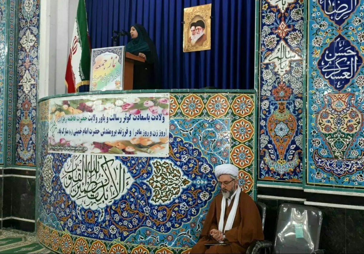 دعوت امام‌جمعه بیله‌سوار از یک زن به تریبون نماز/ عکس