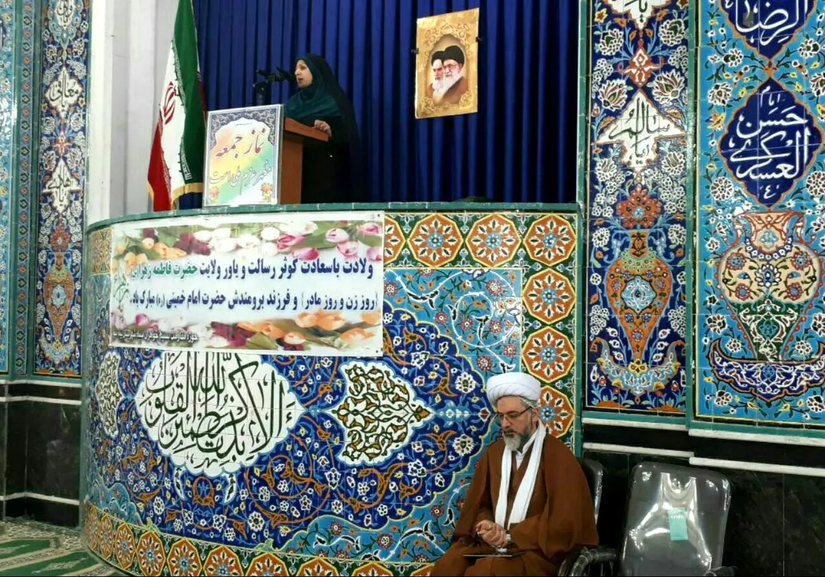 دعوت امام‌جمعه بیله‌سوار از یک زن به تریبون نماز/ عکس