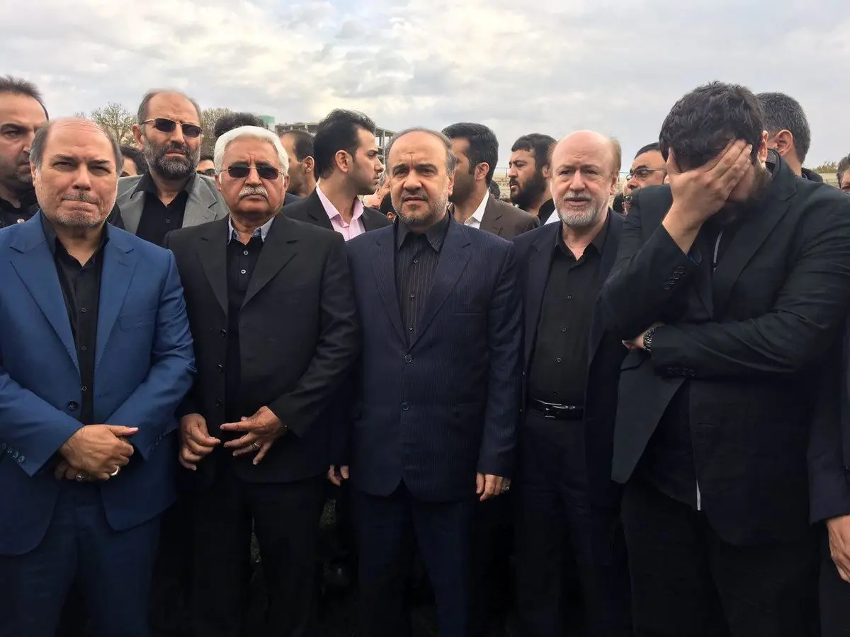 وزیر ورزش در مراسم تشییع جنازه پورحیدری/عکس