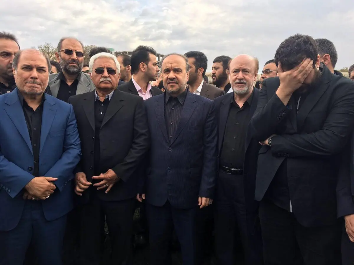 وزیر ورزش در مراسم تشییع جنازه پورحیدری/عکس