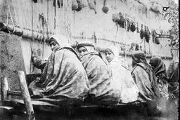 پوشش زنان ایرانی در دوران قاجار/عکس