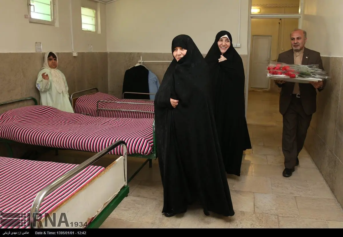 بازدید همسر روحانی از آسایشگاه معلولین/ عکس
