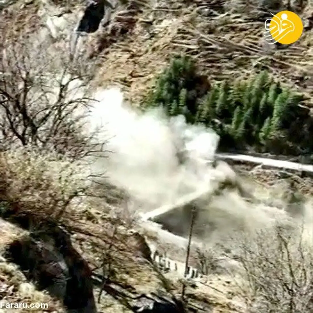 شکستن یخچال طبیعی در هند دردسرساز شد+تصاویر