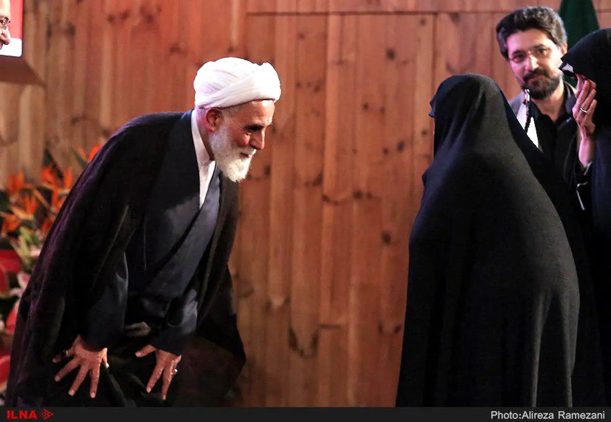 ادای احترام متفاوت ناطق نوری به همسر آیت الله هاشمی/عکس