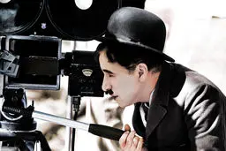 چارلی چاپلین سر صحنه فیلمبرداری سال 1935/عکس