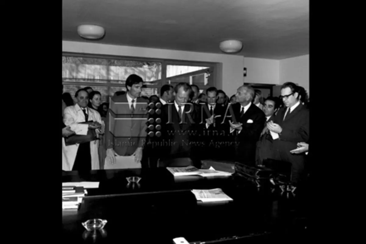 بازدید ویلی برانت صدر اعظم آلمان از مدرسه آلمانی ها در تهران/عکس