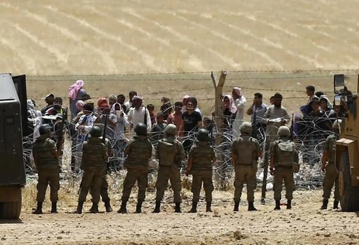 فرار هزاران سوری به خاک ترکیه /تصاویر