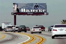 بیلبورد فوتیالیست  ‎ایرانی‎ در ‎روسیه/عکس