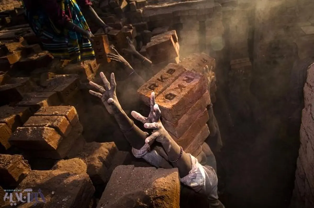 عکس روز نشنال جئوگرافیک/ زنان در کوره آجرسازی