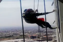 تهران زیر پای دختری جوان +عکس