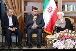 دیدار تیم و مسئولین فدراسیون وزنه برداری با آیت‌ا‌الله هاشمی رفسنجانی/تصاویر