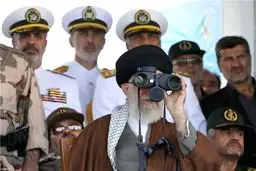 مانور دریایی ناوشکن دماوند مقابل فرمانده کل قوا در دریای خزر