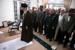 کتابی که محسن رضایی با خود به بیت رهبری برد/ عکس