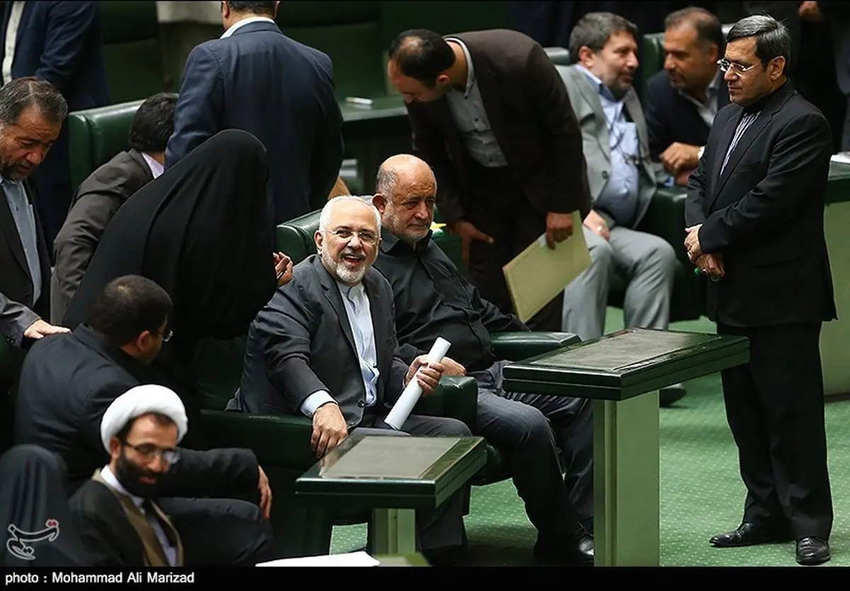 ظریف در کنار نماینده جنجالی مجلس/عکس