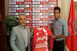 عکس یادگاری وحید امیری با پیراهن پرسپولیس