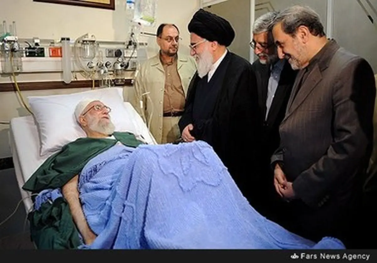 روایت تصویری از عیادت آیت الله هاشمی، برادران لاريجانی، احمدی نژاد، سيدحسن خمینی و... از رهبر انقلاب