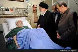 روایت تصویری از عیادت آیت الله هاشمی، برادران لاريجانی، احمدی نژاد، سيدحسن خمینی و... از رهبر انقلاب