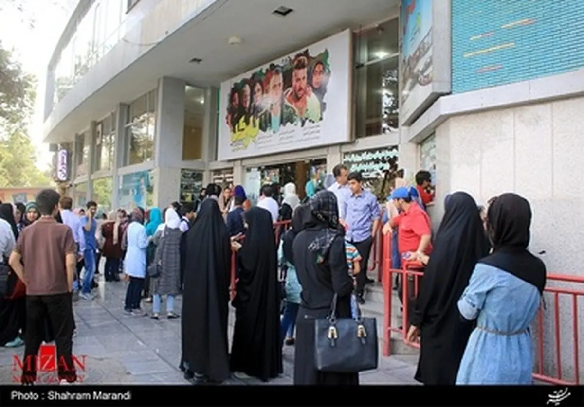 حواشی تصویری اکران بارکد با حضور عوامل فیلم در اصفهان