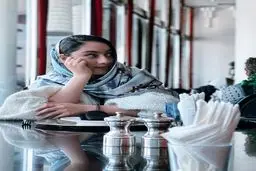 عکسی از ترلان پروانه در رستوران