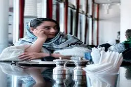 عکسی از ترلان پروانه در رستوران