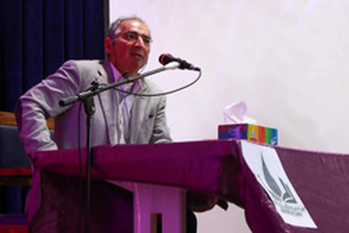 زیباکلام: نواصولگرایی ادعایی برای جمع کردن رای است