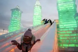 سرسره ای که از یخ ساخته شده / تصاویر