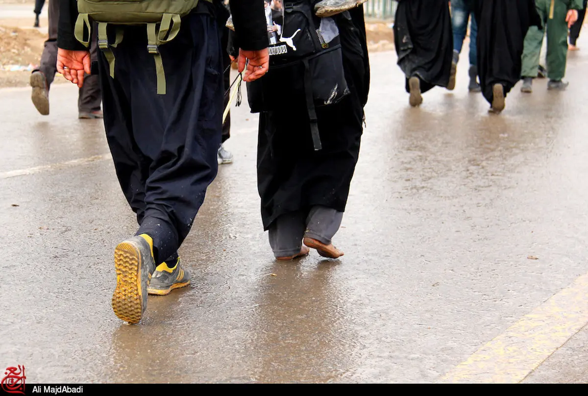 پیاده روی اربعین زیر باران / صبح چهارشنبه، ۱۹ آذر