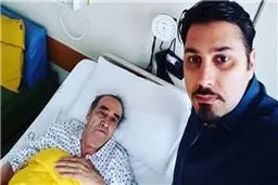 سلفی خواجه امیری با پدرش در بیمارستان/عکس