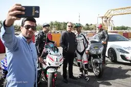 بازیگر مشهور سینما و تلویزیون در مسابقات موتور ریس/عکس
