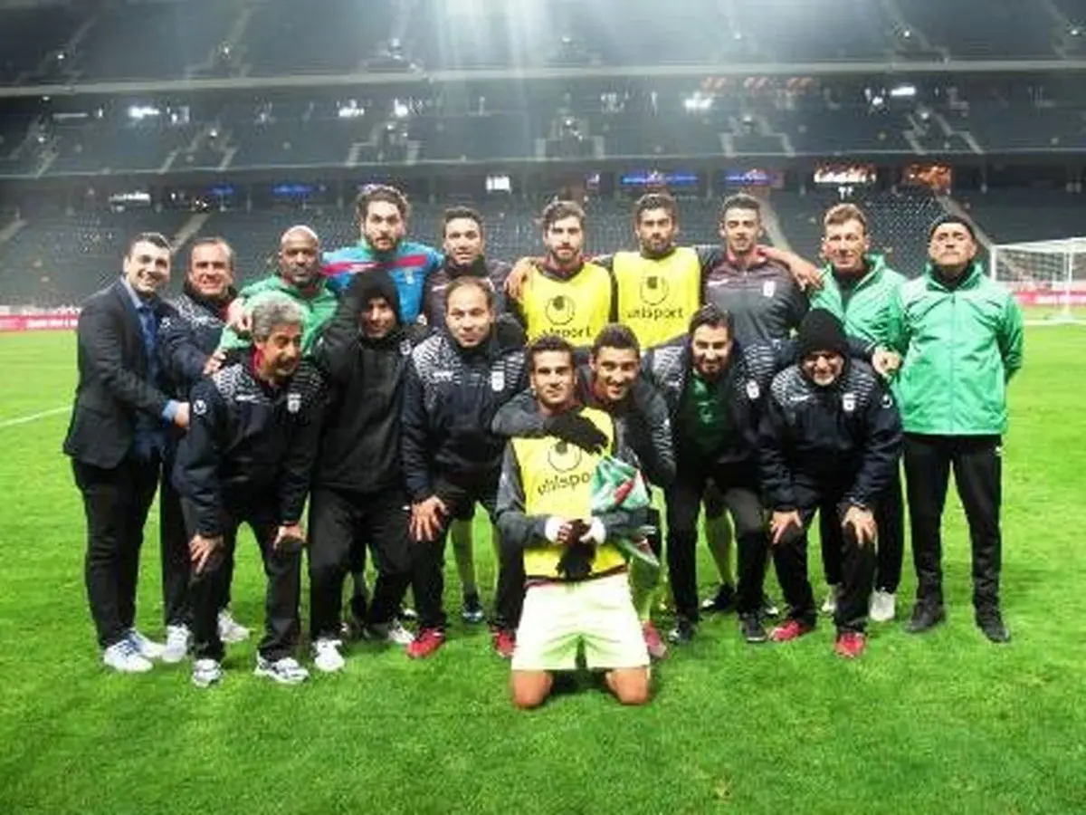 تصاویری از پایان تمرین ایران در یک هوای سرد/رفاقت در تیم ملی را در این عکس ها ببینید