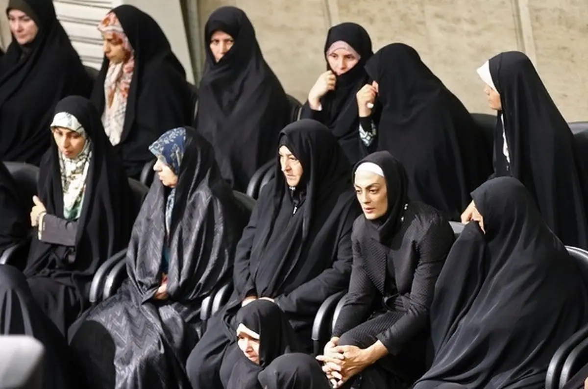 شهربانو منصوریان و مادرش در مراسم دیدار با رهبر انقلاب /عکس