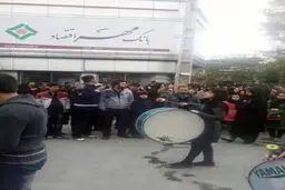 طبل زدن یک خانم در روز عاشورا/عکس