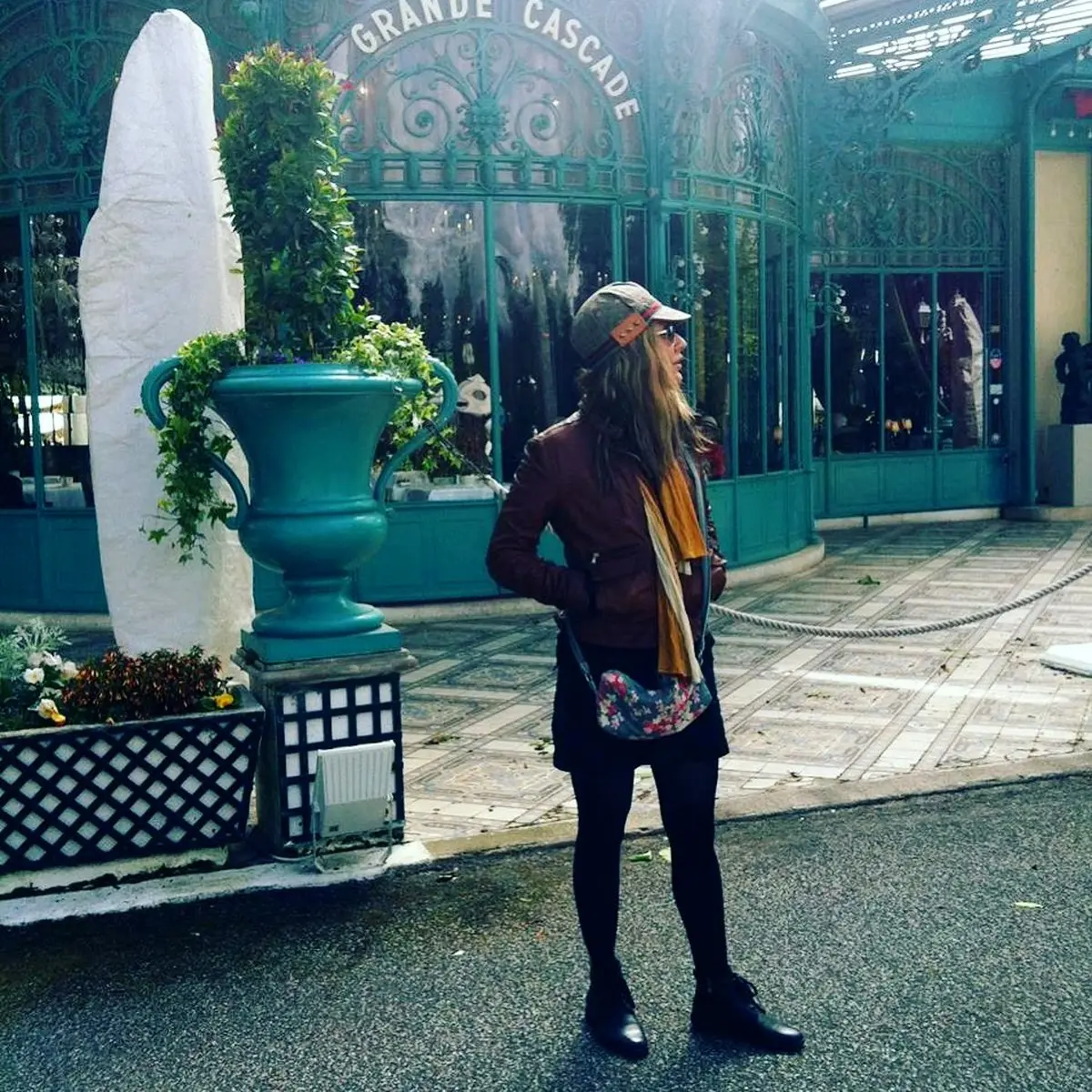 عکس جدید مهناز افشار در خارج بدون روسری