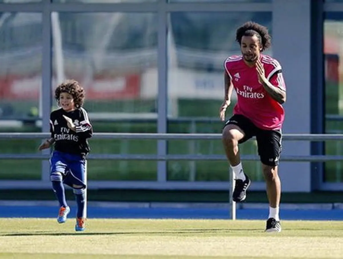 عکس / تمرینات پدر و پسر با یک ژست