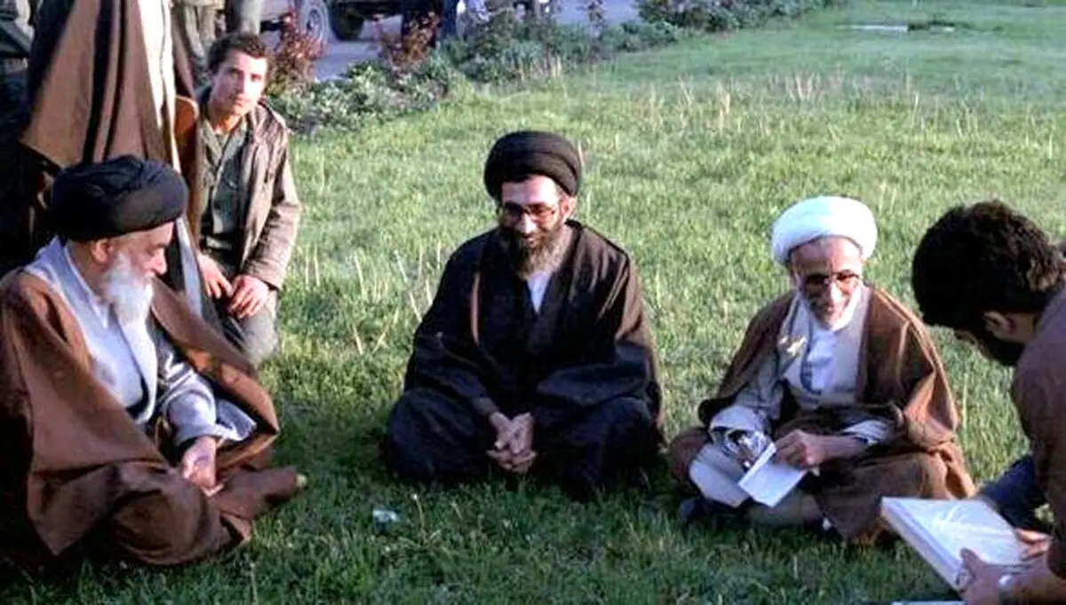 عکسی از آیت‌الله خامنه‌ای و آیت‌الله جنتی در دهه شصت