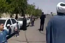 فیلم دیده نشده از سخنرانی عجیب یک طلبه در مقابل استانداری قم