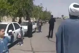 فیلم دیده نشده از سخنرانی عجیب یک طلبه در مقابل استانداری قم