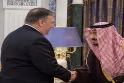 پمپئو وارد عربستان شد/تصاویر