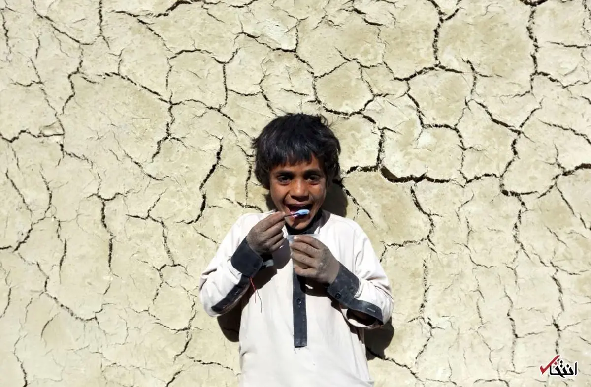 ذوق یک کودک افغان از خوردن بستنی/عکس