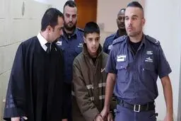 محاکمه یک نوجوان به جرم داشتن خط‌کش شکسته/عکس