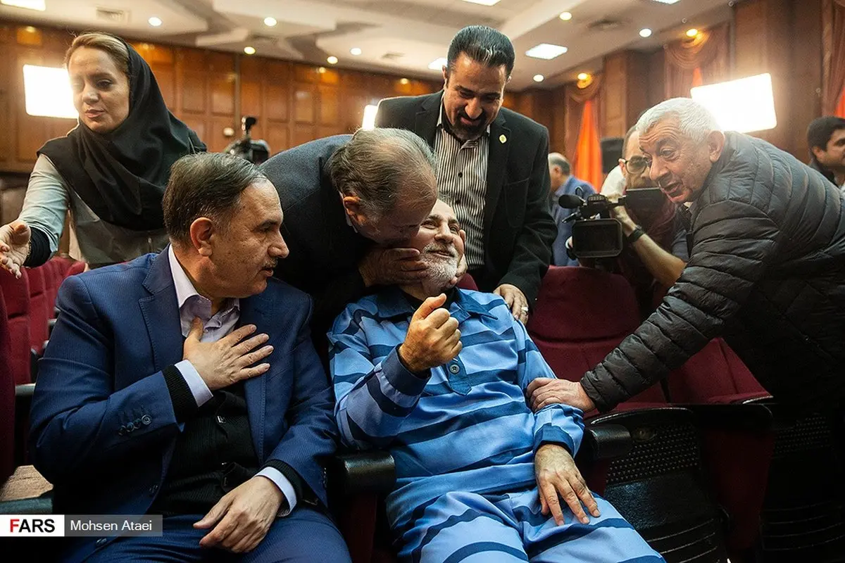 عکس / محمدعلی نجفی در دادگاه امروز