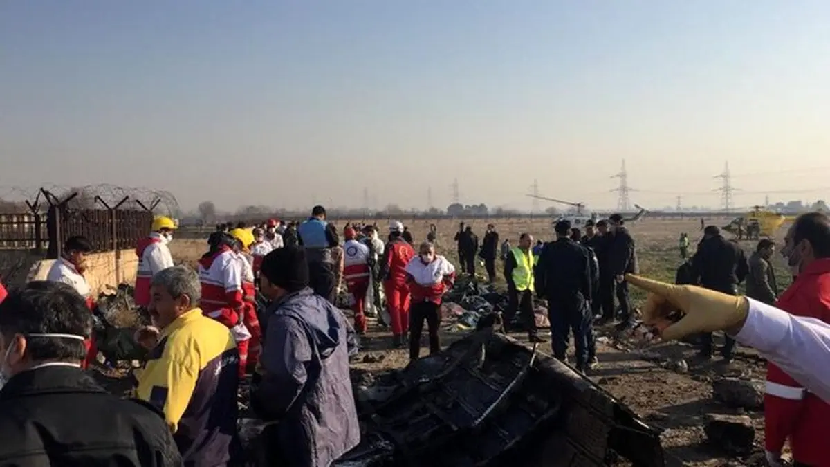 تیم‌های فنی در جستجوی جعبه‌ سیاه هواپیما / اتمام جمع‌آوری اجساد تا ۳۰ دقیقه دیگر + عکس