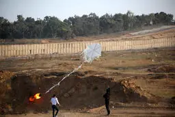 بادبادک‌های آتش‌زا؛ سلاح جدید جوانان فلسطینی/تصاویر