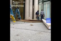 فیلم:ترس از شورش بزرگ در آمریکا /فروشگاه‌ها و مغازه‌ها ویترین‌های خود را پوشاندند