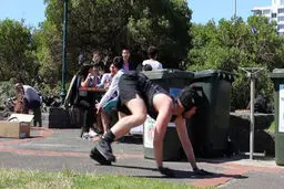 عجیب ترین ورزش مورد علاقه استرالیایی ها + تصاویر